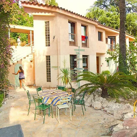 Hostel Saint Exupery Gardens