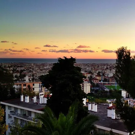 Hostel Saint Exupery Gardens *
