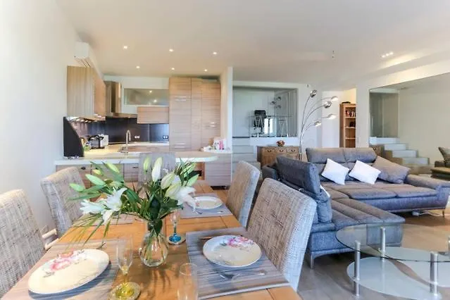 Luxury Sea View Heritage Apartment