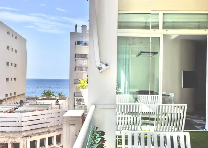 Luxurious 2 Bedrooms Apartment, 30 Meter From Beach