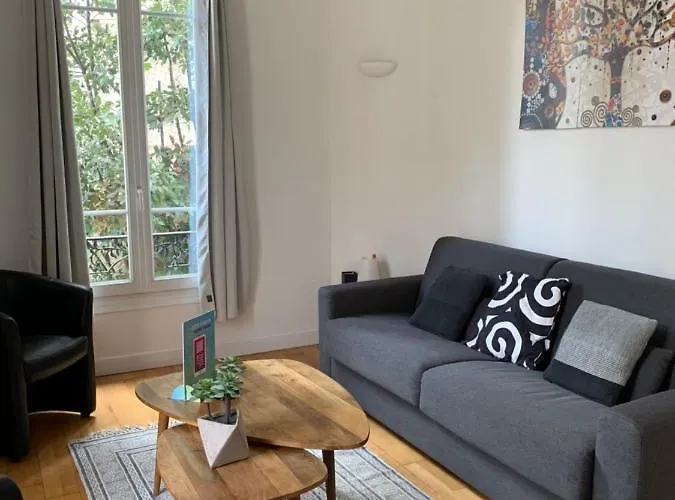 Nice Grand Appartement Face Jardin