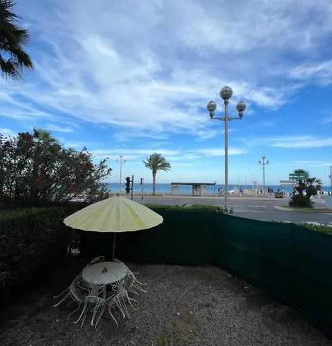 Jardin Sur La Promenade Des Anglais