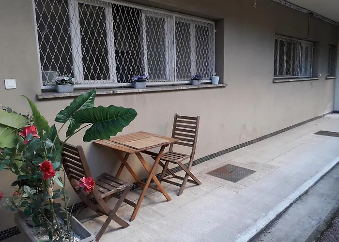 Nice Centre- Small Pied-A-Terre Near Beaches