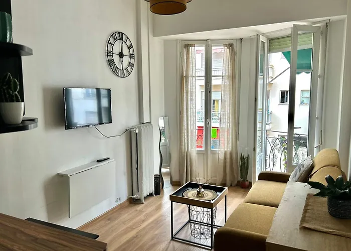 A Pretty Love Nest In Nice