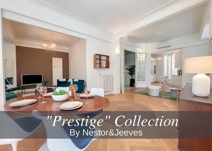 Nestor&Jeeves - Standing Baquis - Central - Close Sea