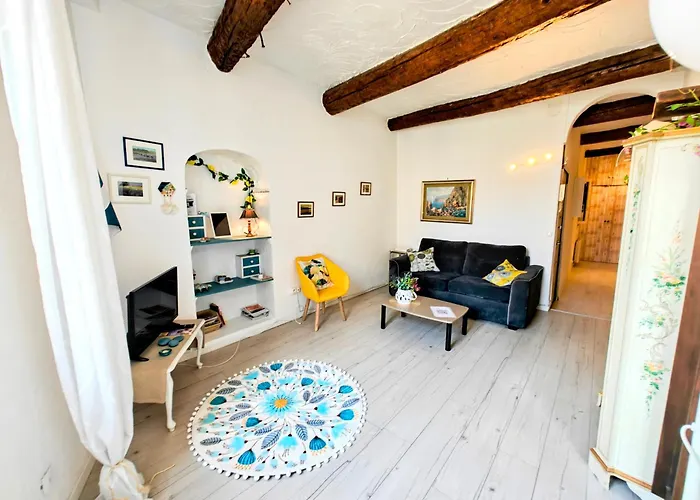 St Joseph - Great Holiday Flat - Old Town For 4