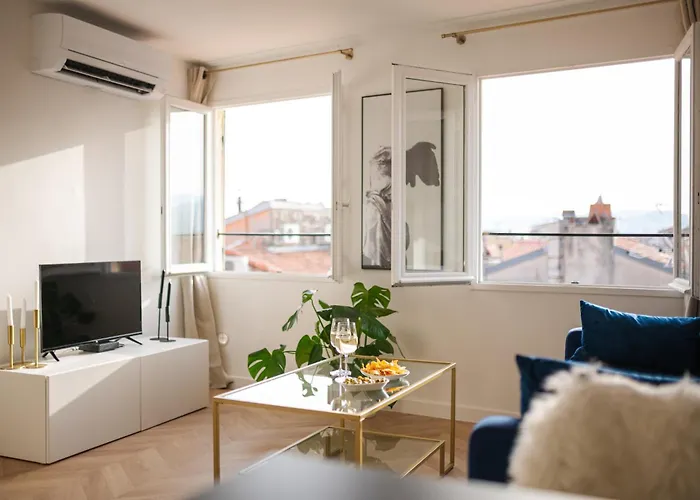Stunning Apartment In The Heart Of Nice Old Town