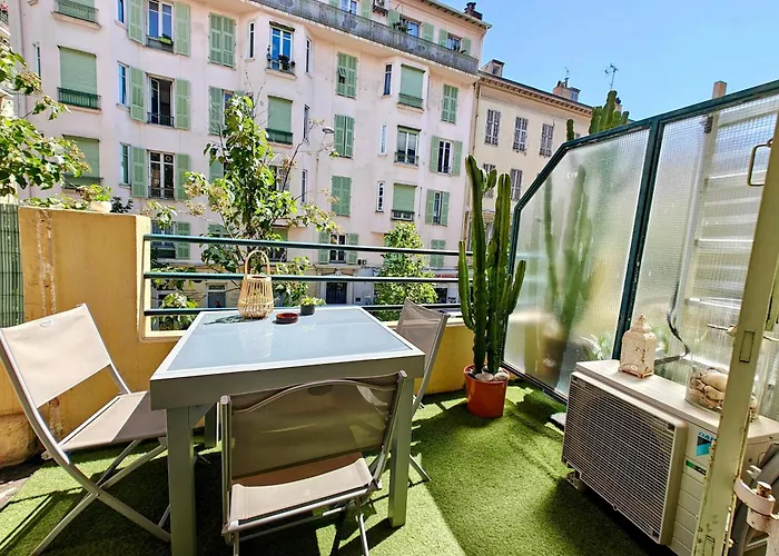 Duplex Central Close Beaches And Shops And Balcony
