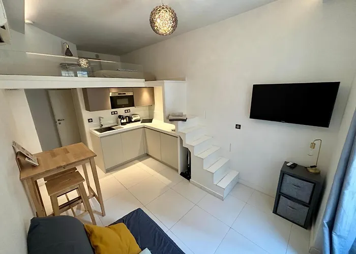 Studio A Louer Au Coeur Du Carre Dor A Nice, Rue Dalpozzo A 150 Metres Des Plages
