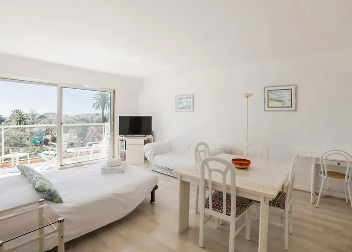 Welkeys - Fabron Apartment