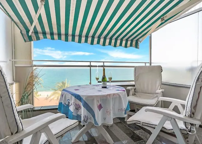 La Prom - A Two Bedroom Apartment With A Sea View