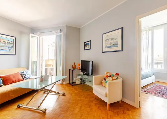 Pleasant Central Apartment With Balcony