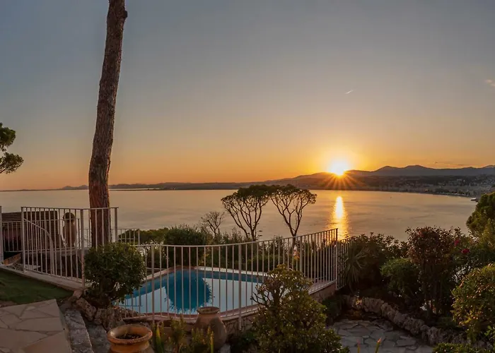 Chateau Des Anglais - Five Stars Holiday House