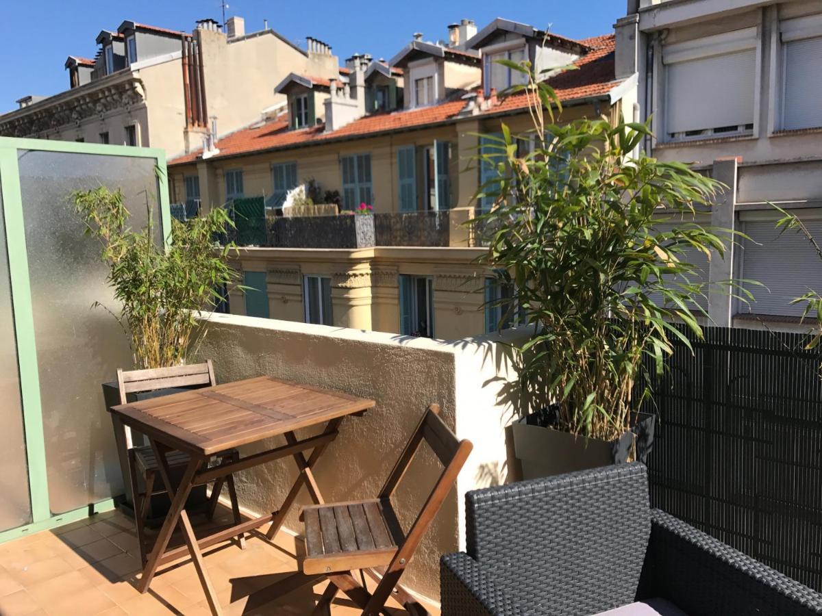 Apartment Downtown Studio & Large Terrace