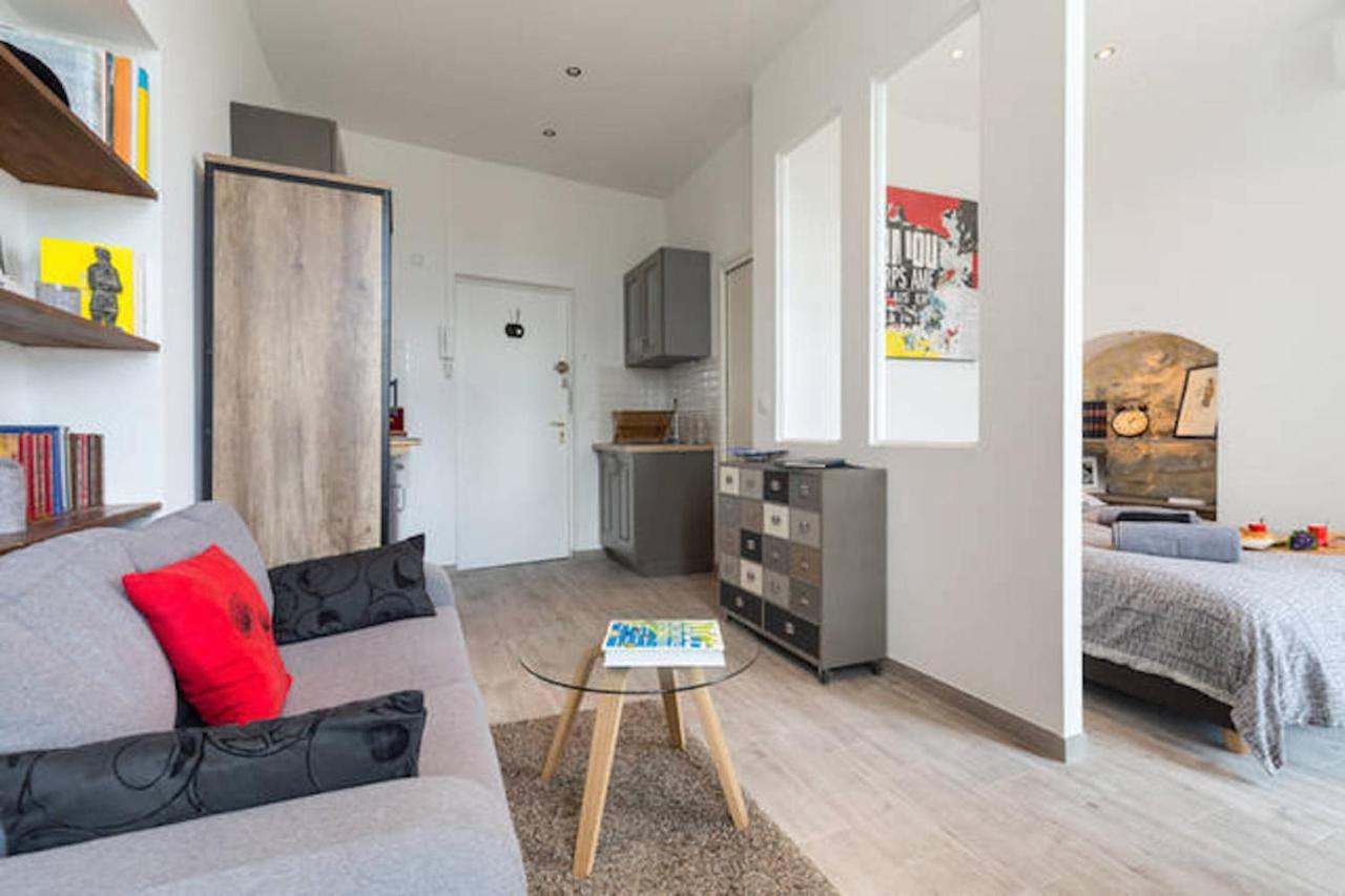 Pj - Dine On The Balcony At A Sleek Writer's Loft And Enjoy The View Nice
