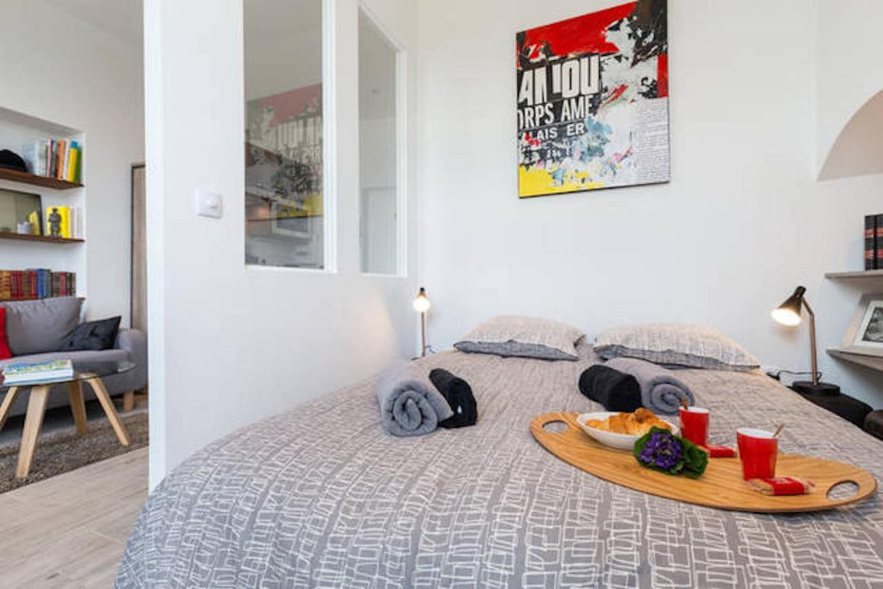 Apartment Pj - Dine On The Balcony At A Sleek Writer's Loft And Enjoy The View Nice