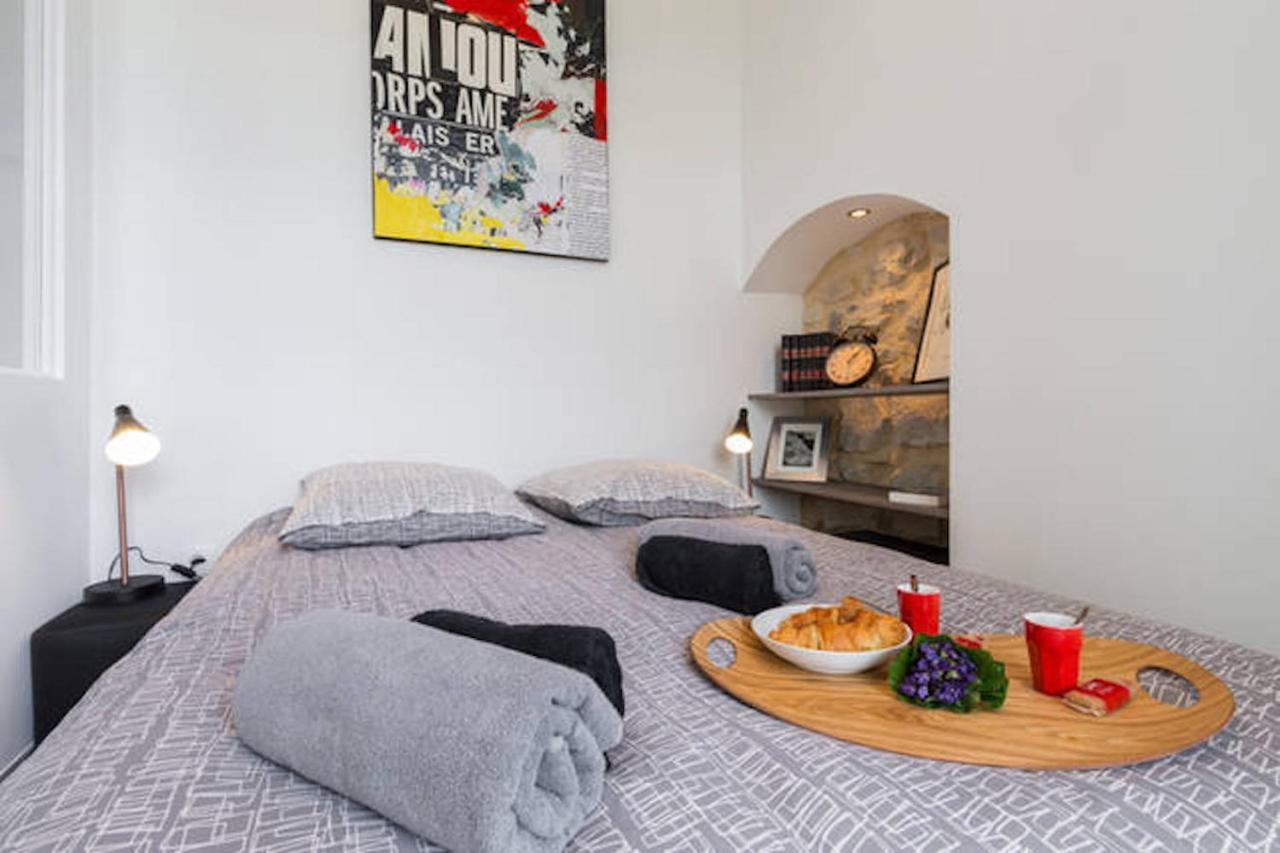 Pj - Dine On The Balcony At A Sleek Writer's Loft And Enjoy The View *