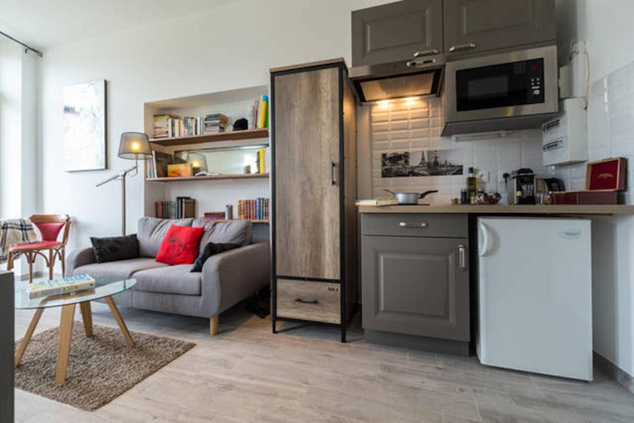 Apartment Pj - Dine On The Balcony At A Sleek Writer's Loft And Enjoy The View Nice