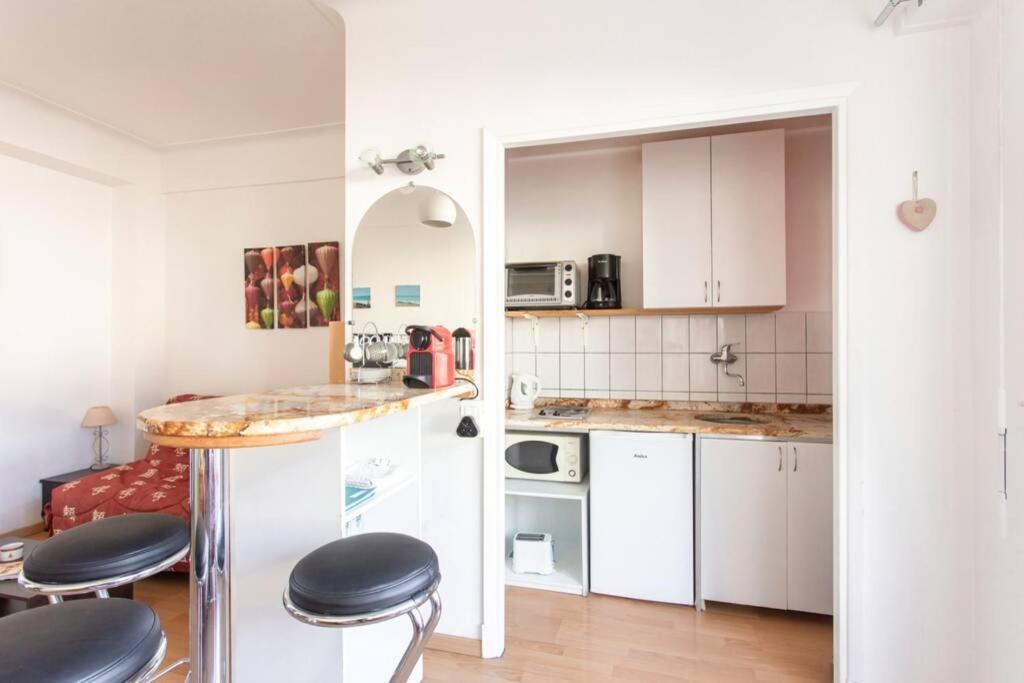 Center - Bright Studio Balcony Wifi & Aircon * Nice