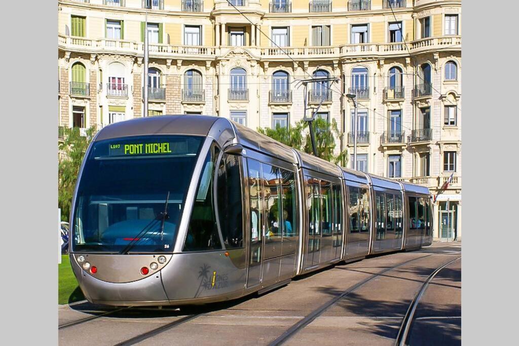 Center - Bright Studio Balcony Wifi & Aircon Apartment *