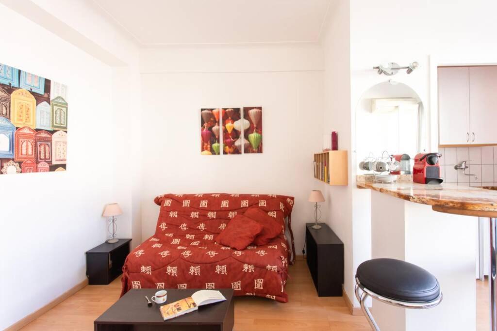 Apartment Center - Bright Studio Balcony Wifi & Aircon *