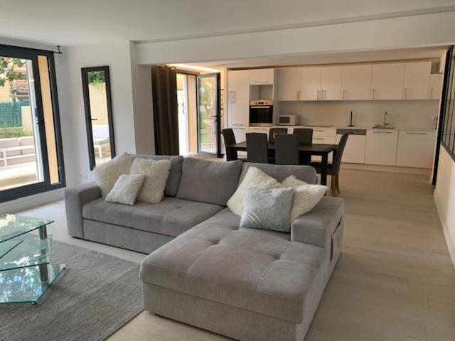 Les Volets Bleus Apartment