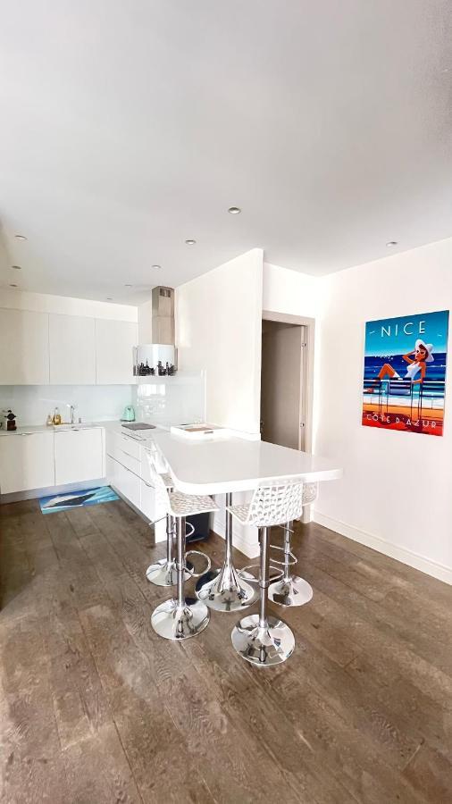 Apartment Luxurious 2 Bedrooms Apartment, 30 Meter From *