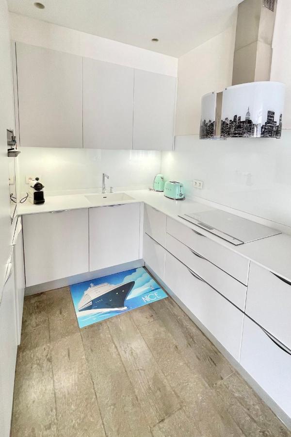 Luxurious 2 Bedrooms Apartment, 30 Meter From *