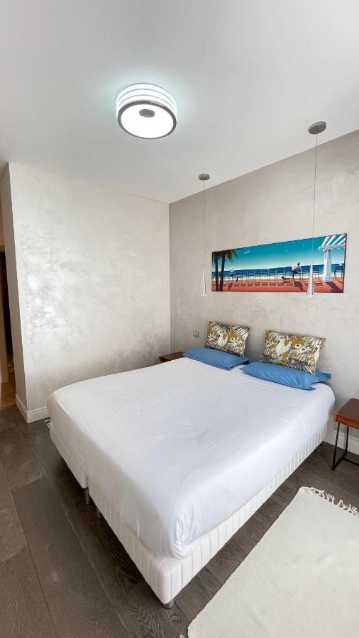 Luxurious 2 Bedrooms Apartment, 30 Meter From