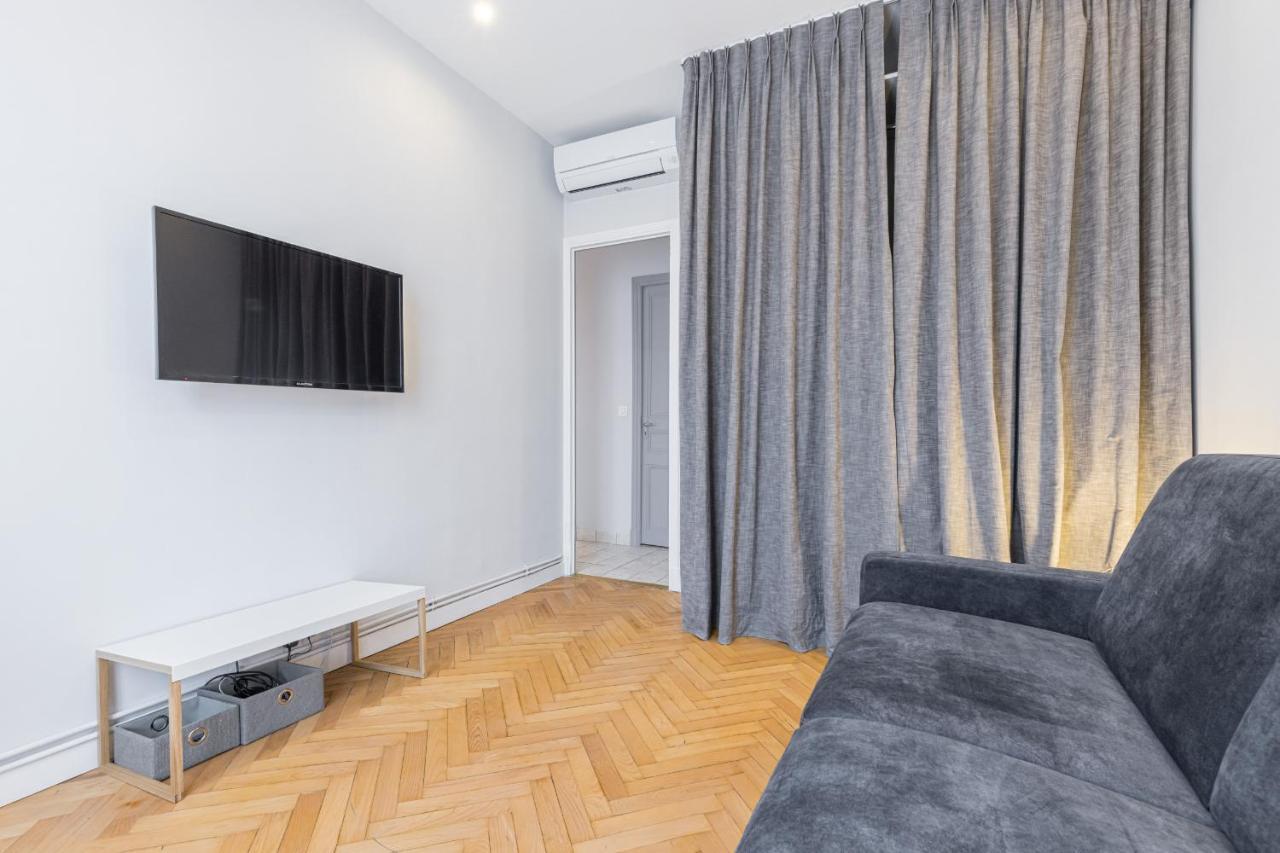 Open Sky Terrace Downtown Apartment