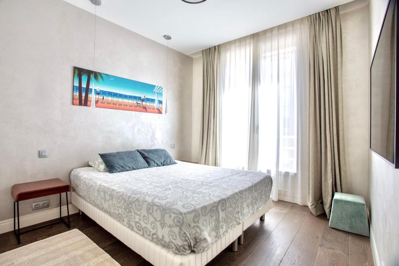Apartment Luxurious 2 Bedrooms Apartment, 30 Meter From *