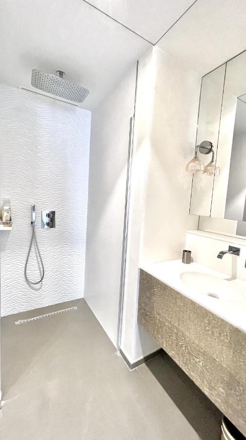 Apartment Luxurious 2 Bedrooms Apartment, 30 Meter From
