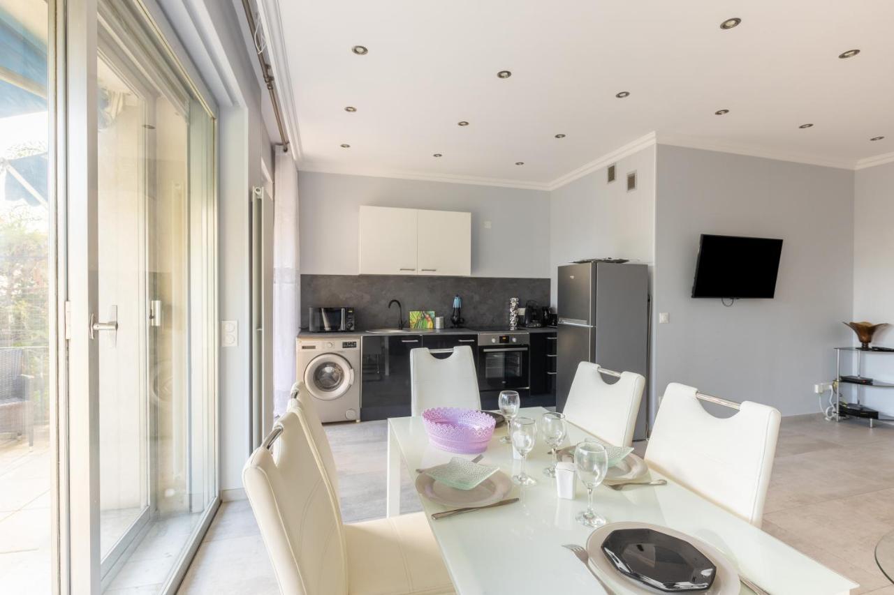 Le California Apartment *