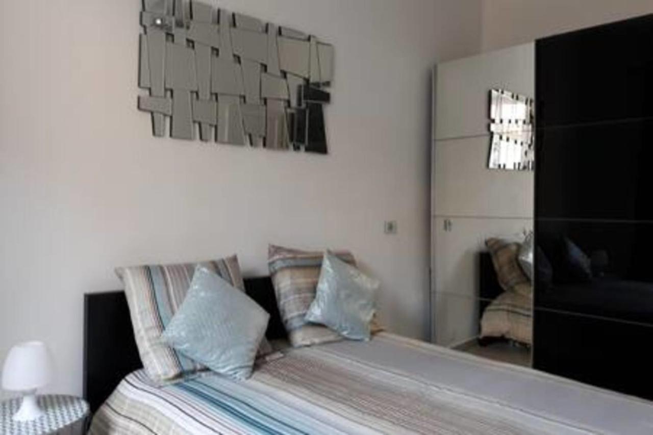 Spacious Wifi Next To The Port