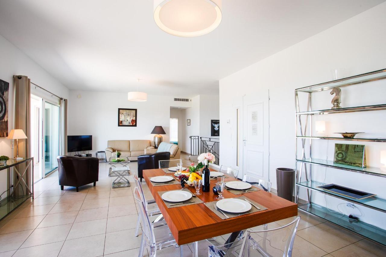 Vinaigrier Hills Vi3086 By Riviera Homes Villa