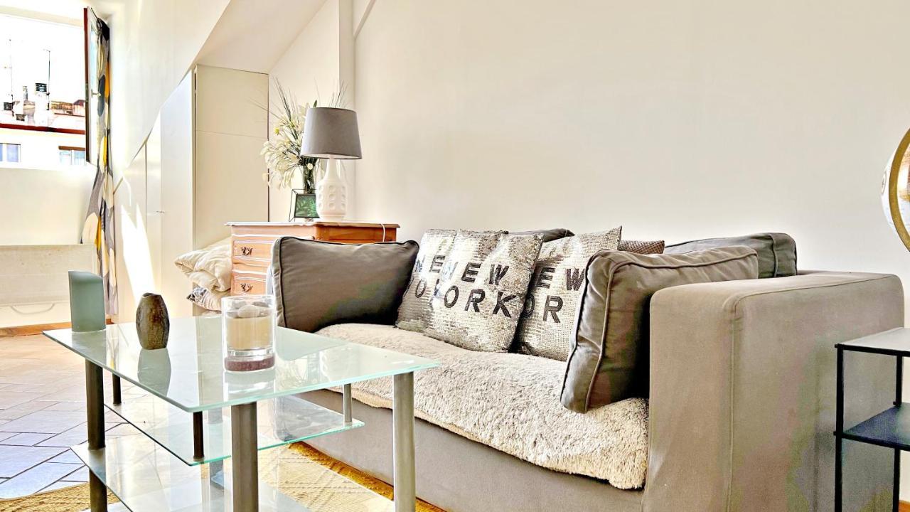 Gold Town Apartment *