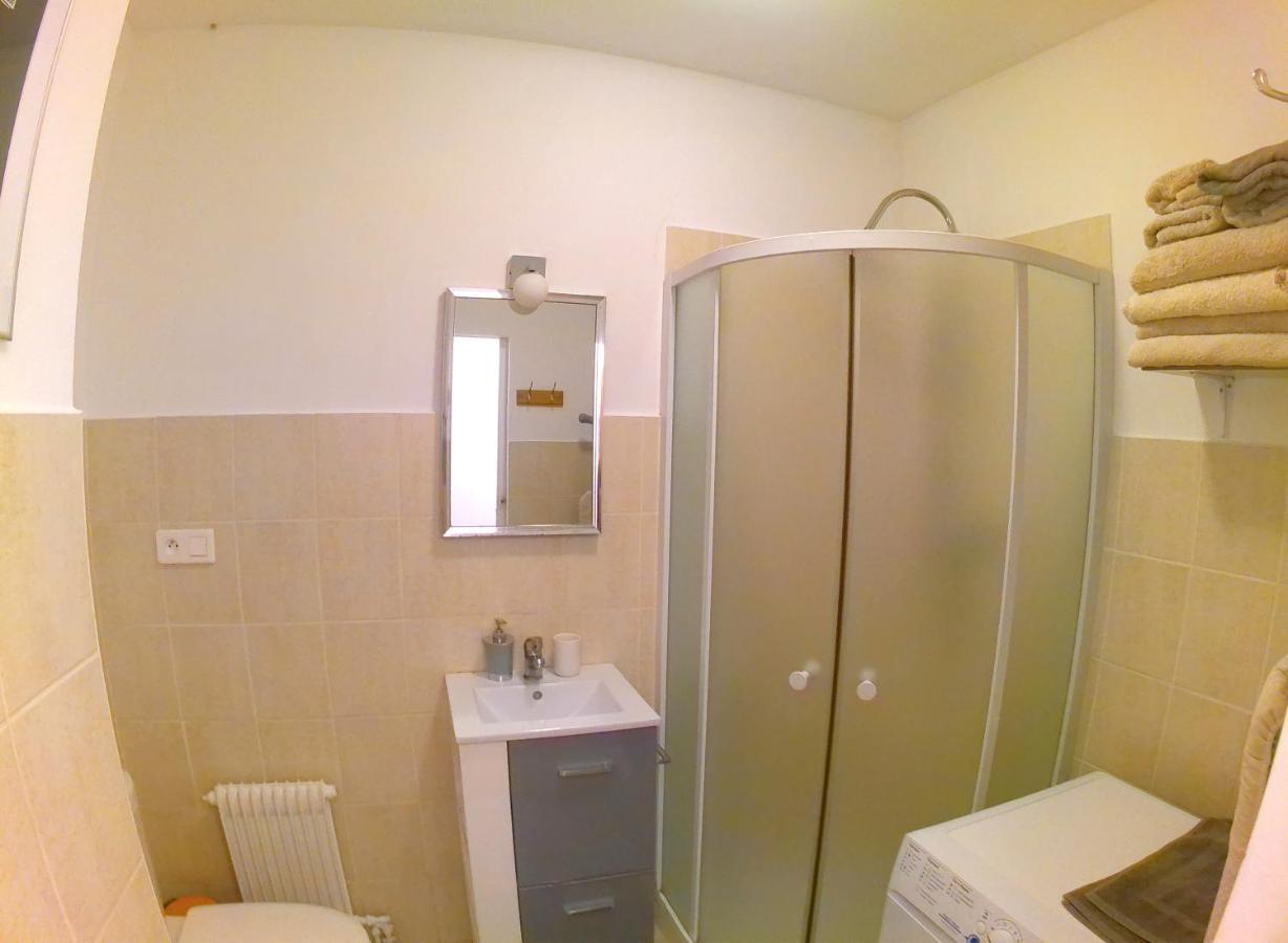 25 Joseph Giordan Apartment *