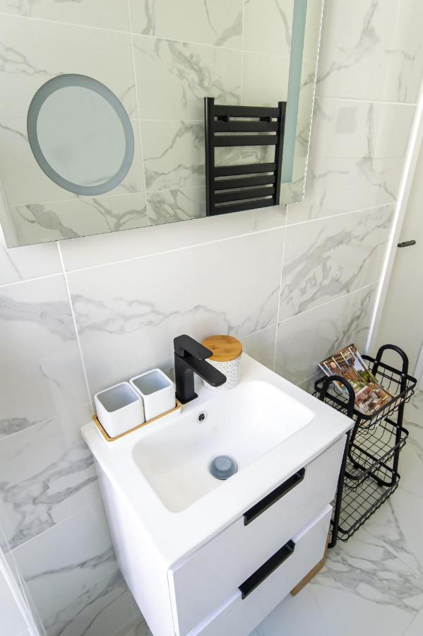 Charming 2 Refurbished Super Center 205a *