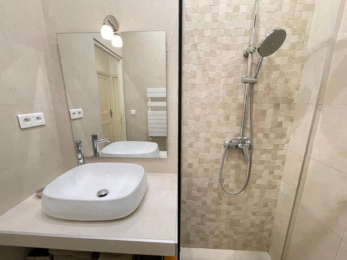Renting - Penchienatti - Spacious - 2 Bedrooms - King Bed - View Heart Of * Nice