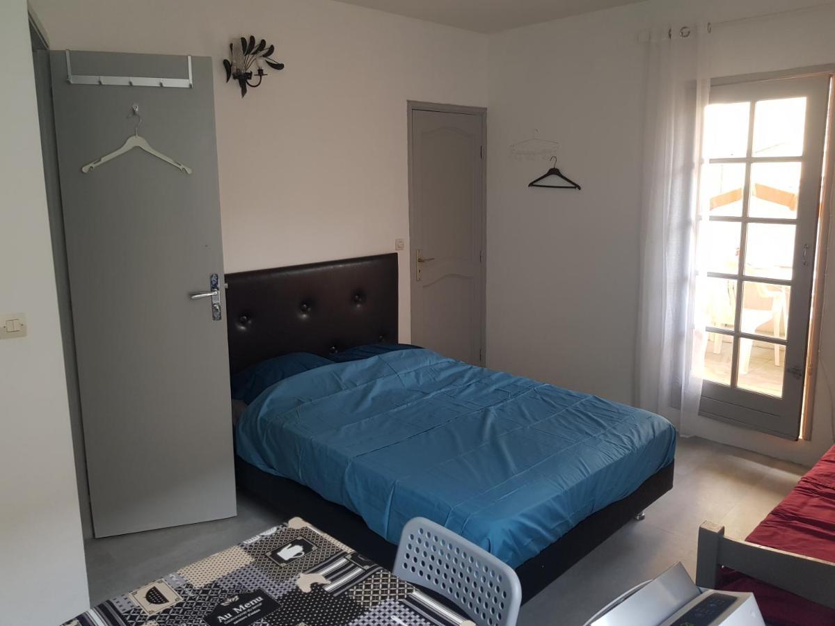 Pour 3 Personnes Au Calme Dans