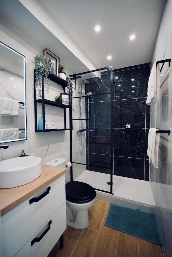 New ! Superbe Studio Vieux - Climatise Apartment