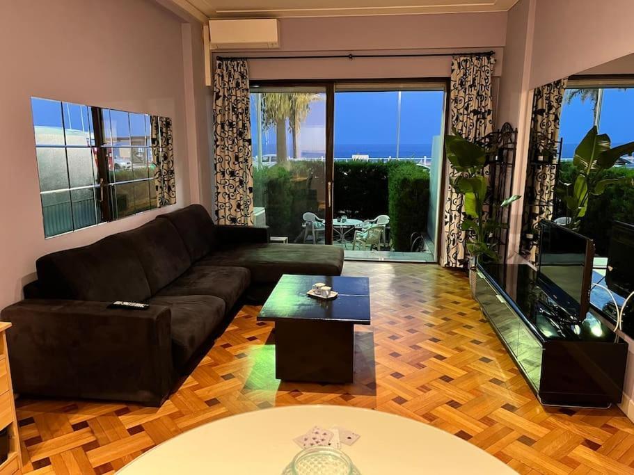 Rez-de-jardin Sur La Promenade Des *