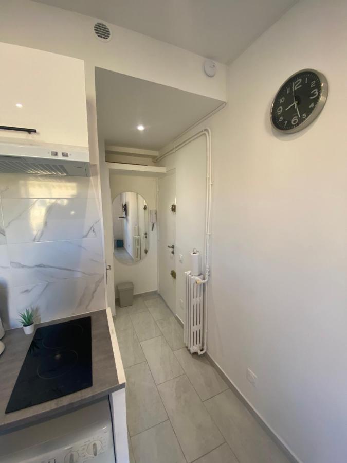 Sur Avenue Jean Medecin A *