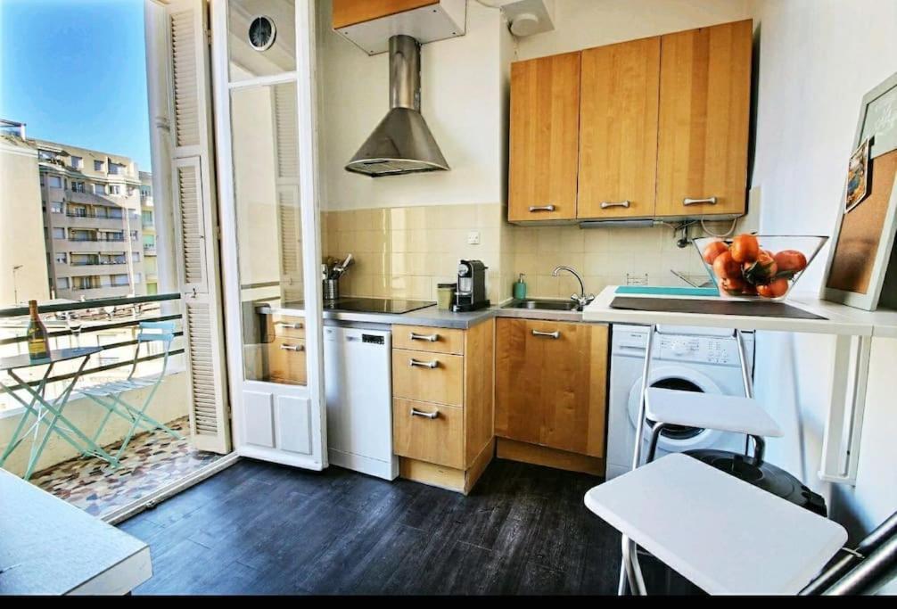 Central, Climatise, Proche Promenade Des Anglais. *