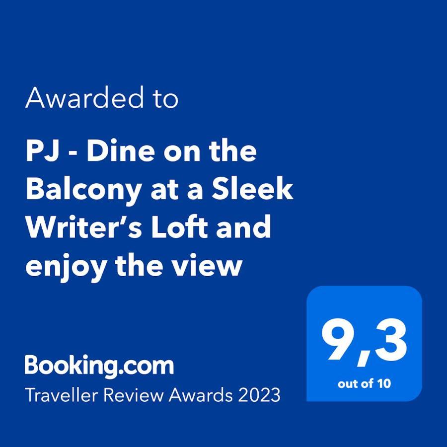 Apartment Pj - Dine On The Balcony At A Sleek Writer's Loft And Enjoy The View Nice