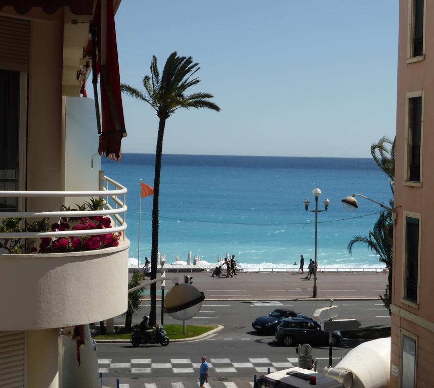 Apartment Centre - With Balcony And Stunning Sea View!