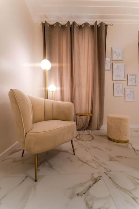 Apartment Jacuzzi, Loveroom, Centre Ville Nice