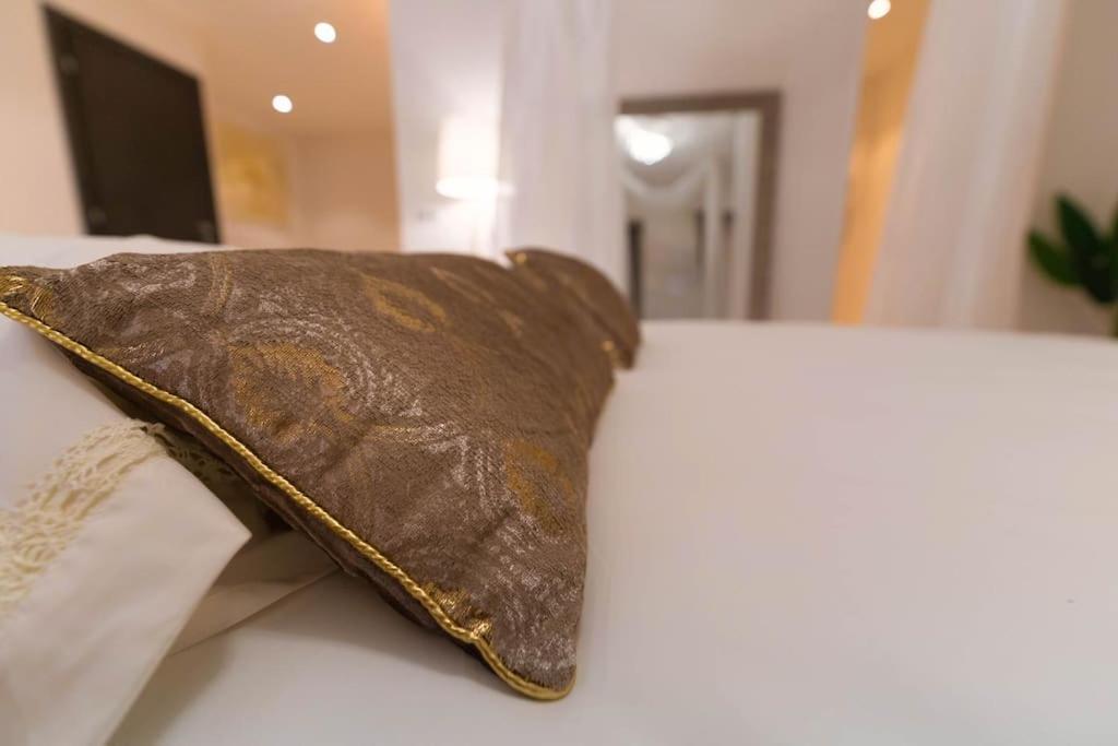 Jacuzzi, Loveroom, Centre Ville Apartment