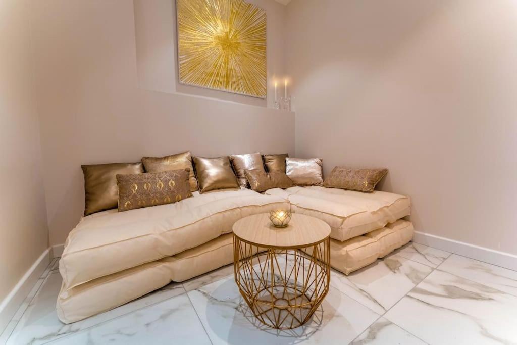 Apartment Jacuzzi, Loveroom, Centre Ville Nice