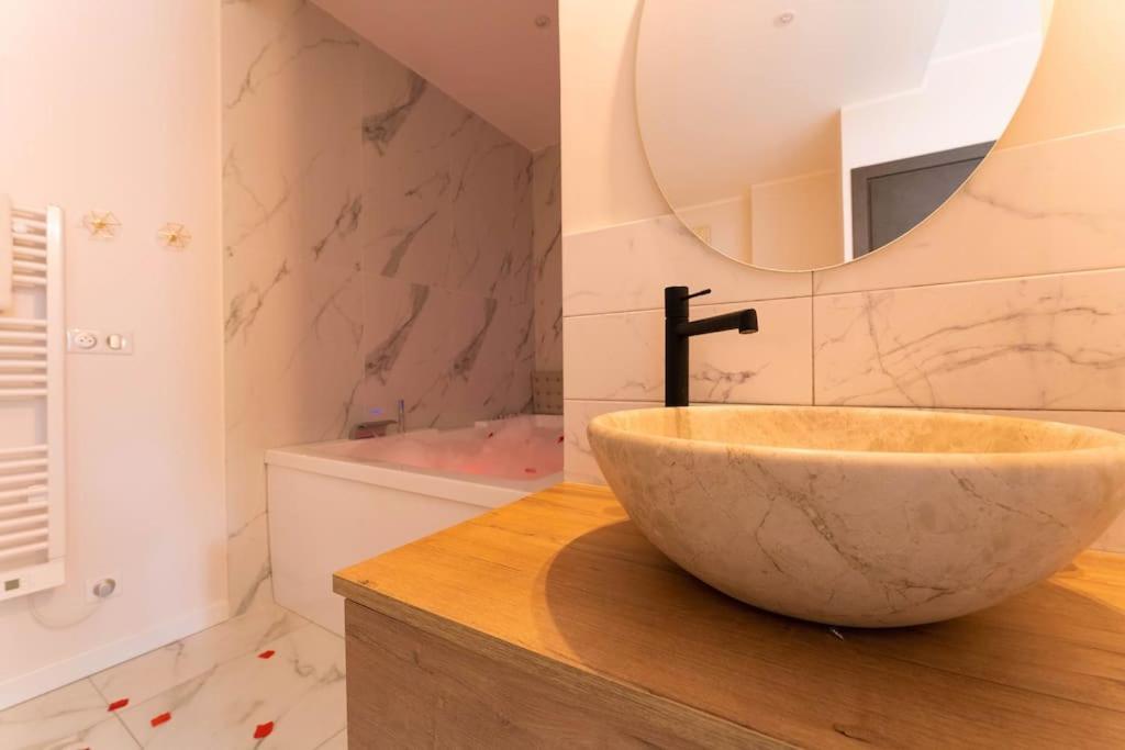 Jacuzzi, Loveroom, Centre Ville *
